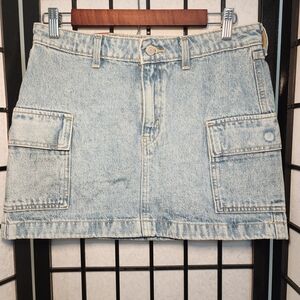 Levi's Light Blue Denim Skirt with Front Pockets
